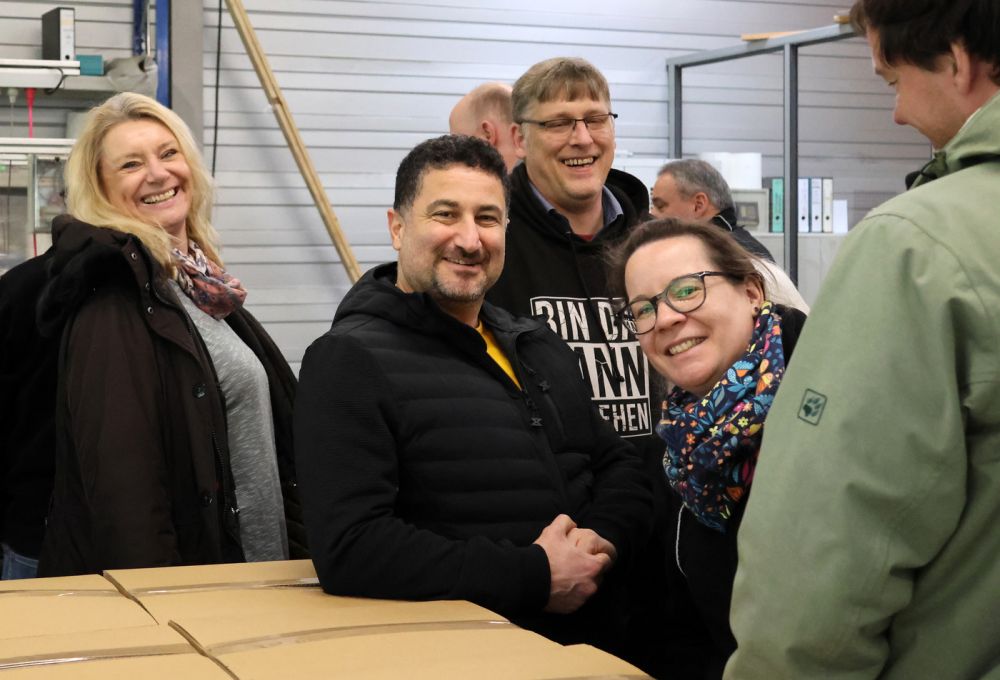 Mitglieder der Schwerbehindertenvertretungen von Mercedes-Werken aus ganz Deutschland besuchen die Südpfalzwerkstatt in Offenbach
