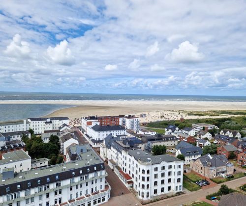 Blick vom Leucht-Turm auf die Nordsee vor Borkum