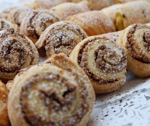 Nussschnecken beim Frühstück zur Begrüßung junger Menschen im Berufsbildungsbereich der Südpfalzwerkstatt