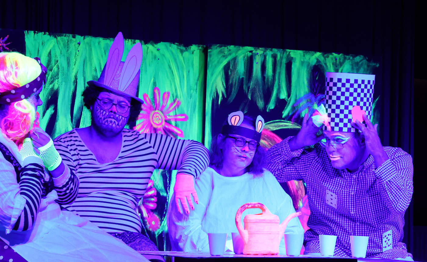 Theaterfestival: Teezeit mit Märzhase, Haselmaus und Hutmacher