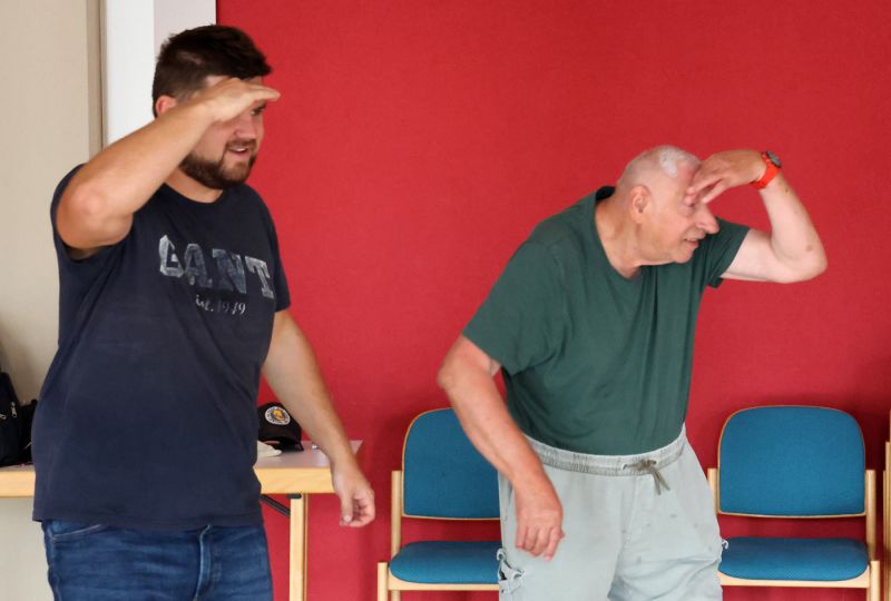 Seemännisch anmutende Bewegungen beim Tanz-Workshop im Mehrgenerationenhaus